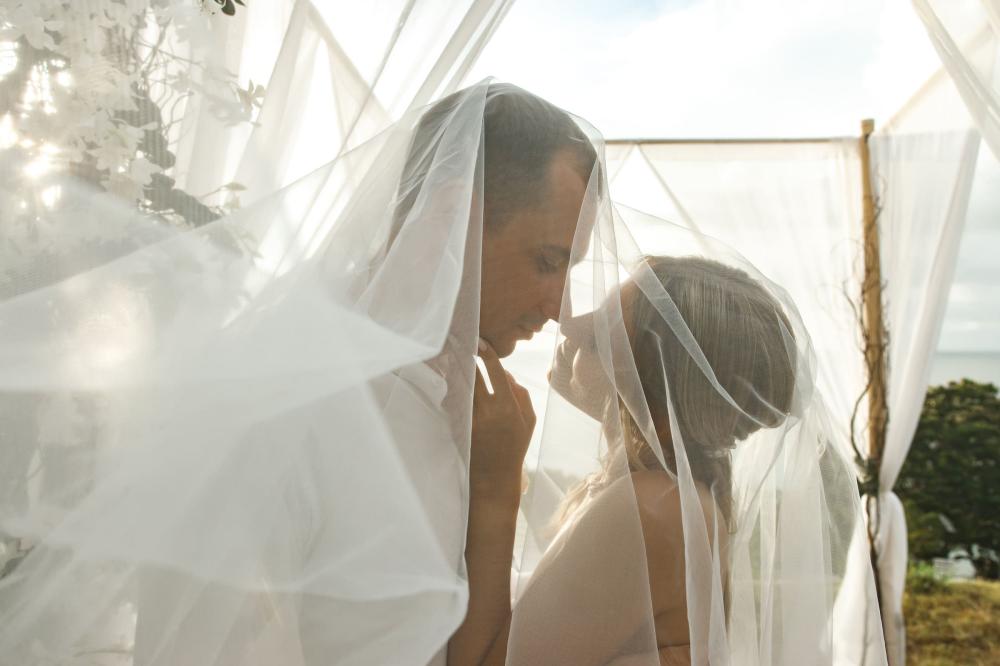 молодожены