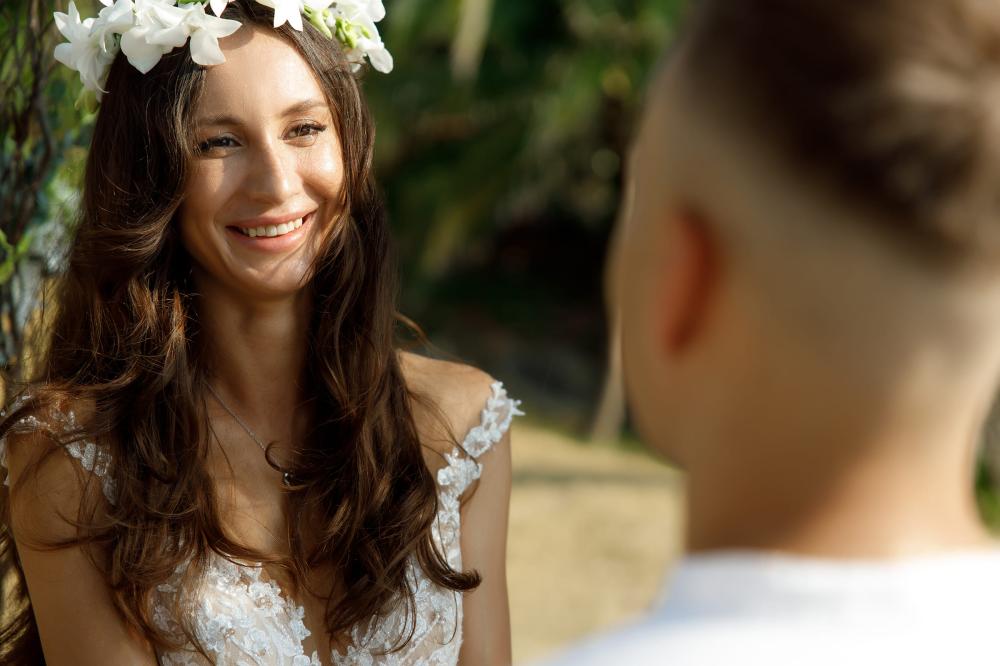 молодожены