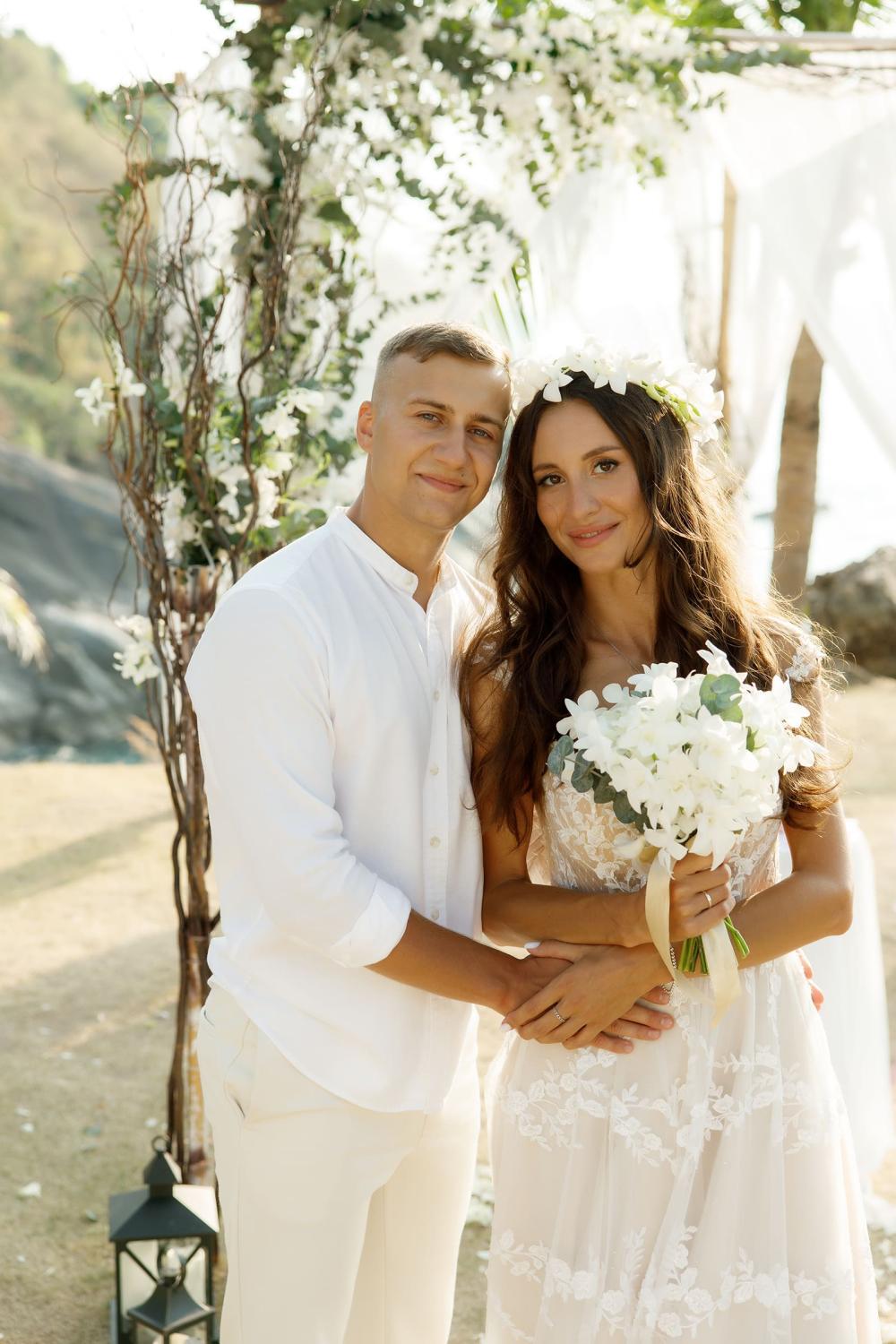 молодожены