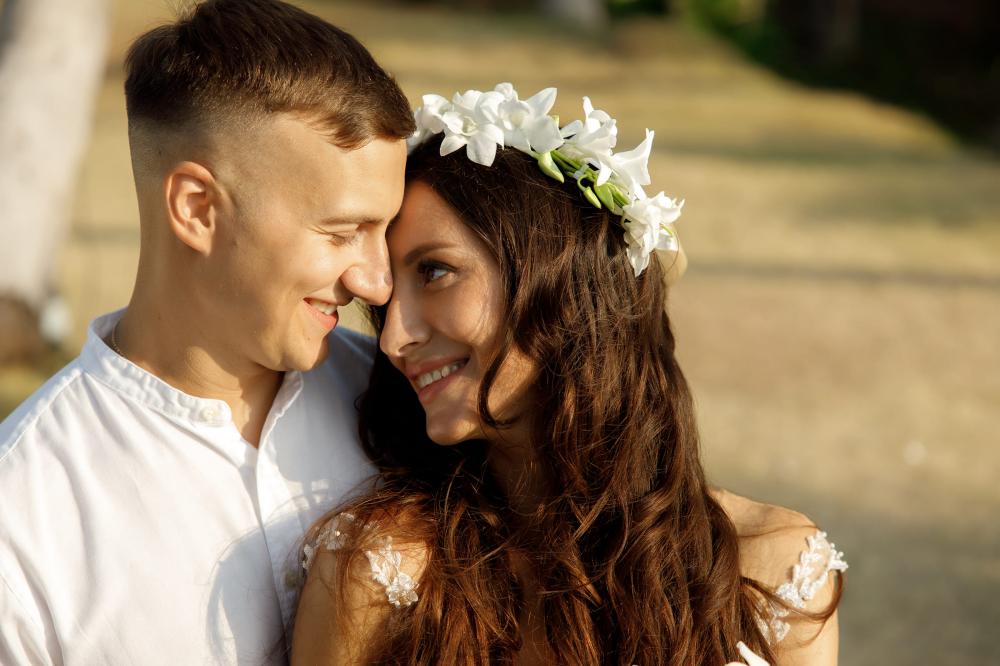 молодожены