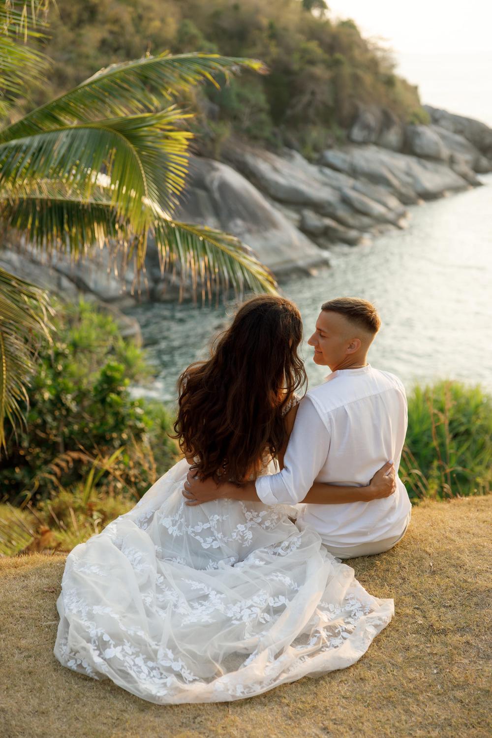 молодожены