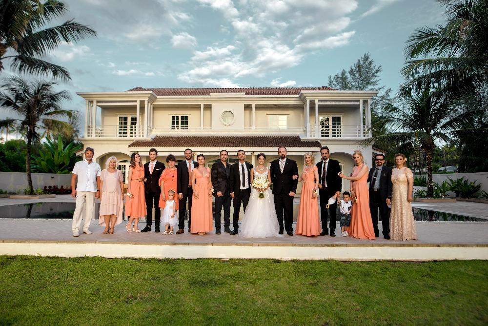 молодожены и гости