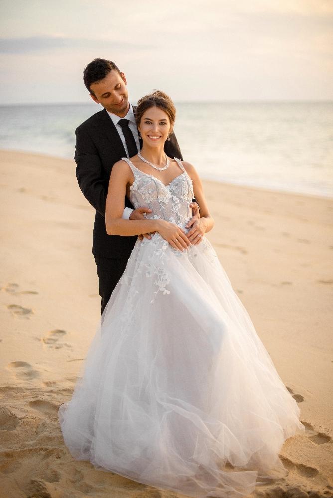 молодожены