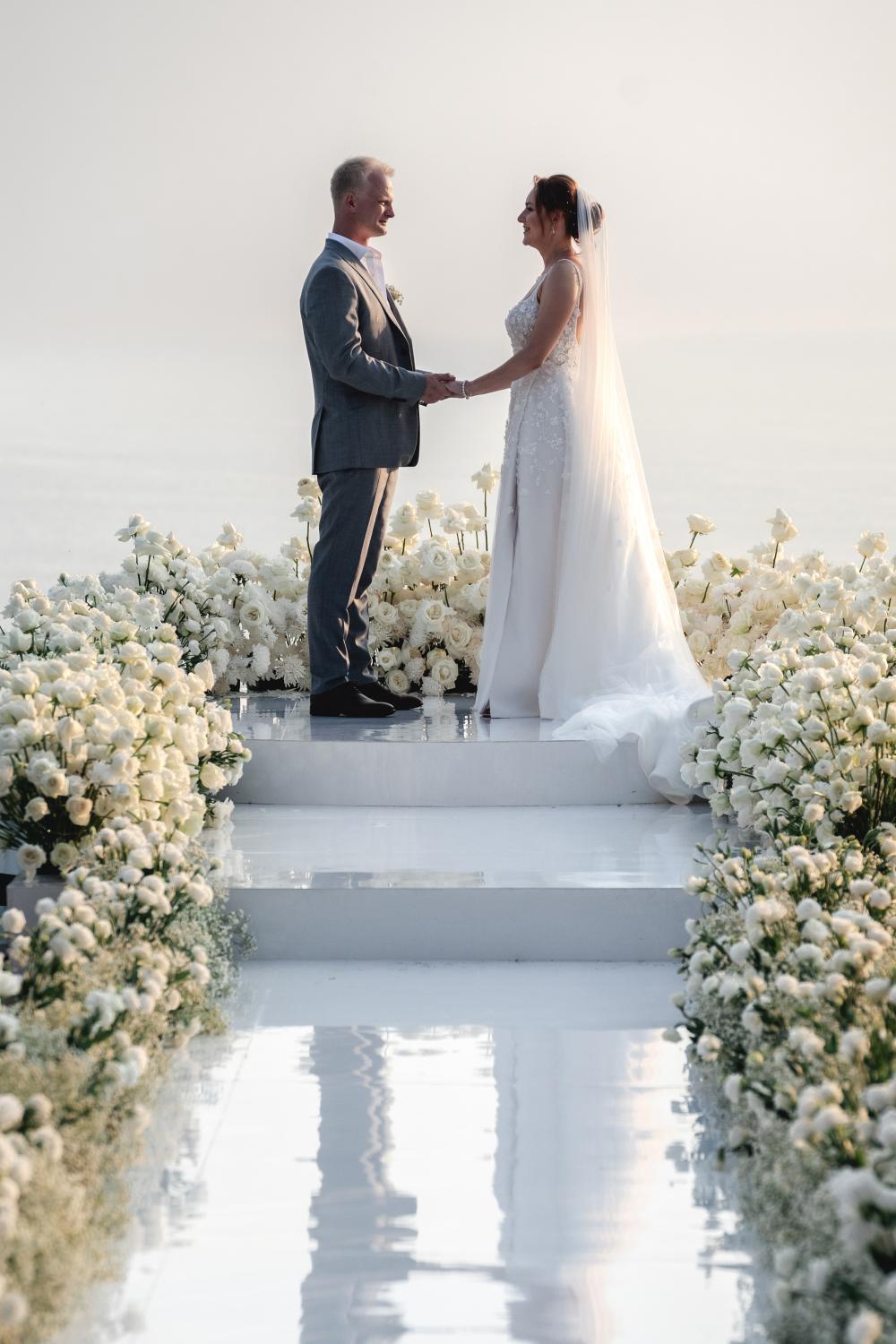 молодожены