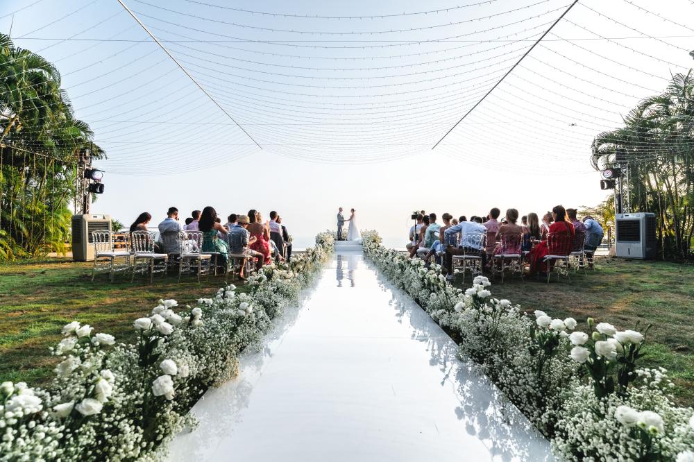 молодожены и декор