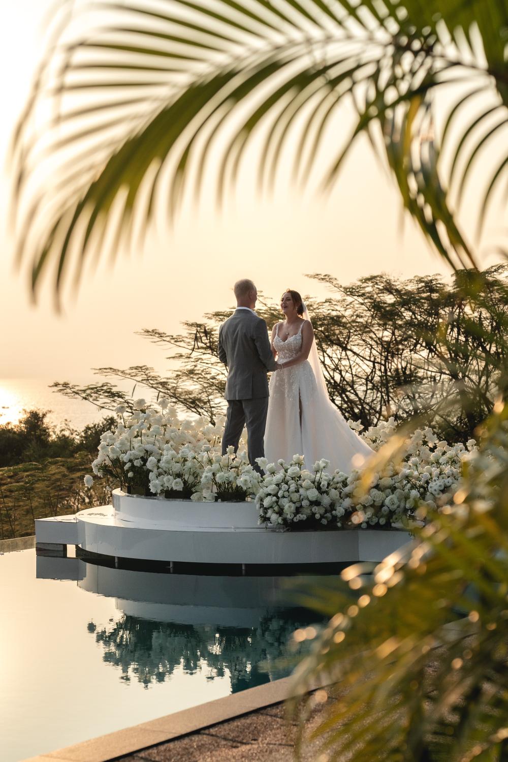 молодожены и декор