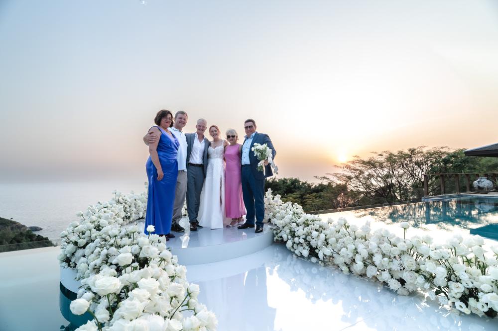 гости и молодожены