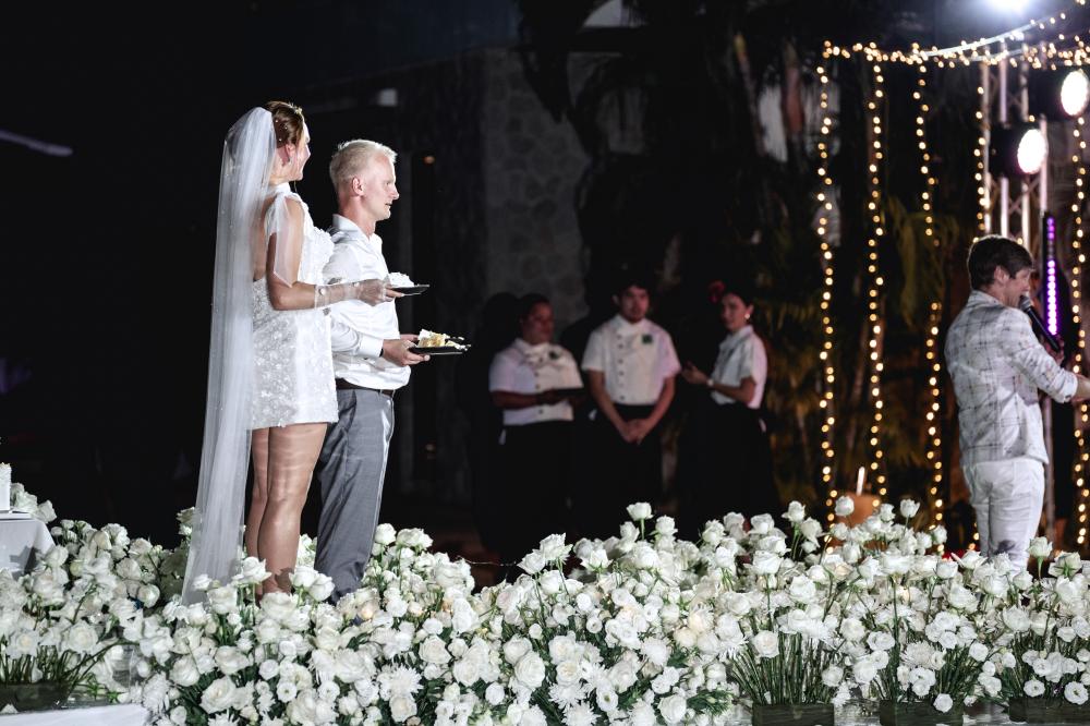 молодожены