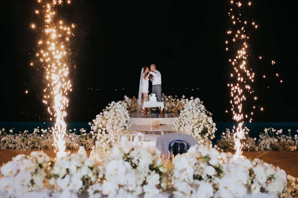 молодожены и декор