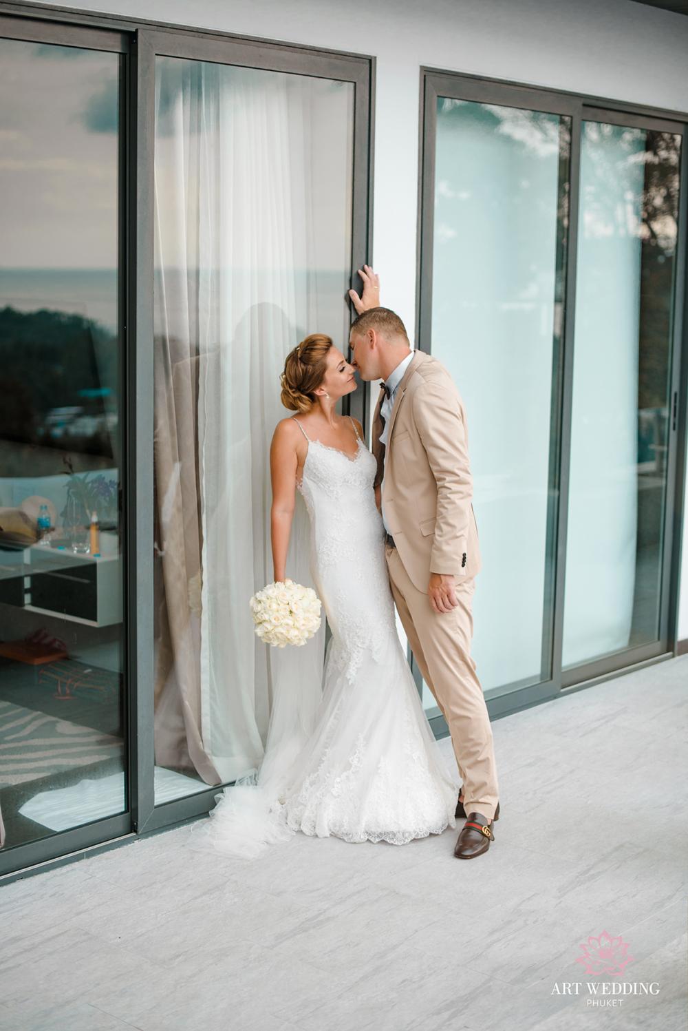 молодожены