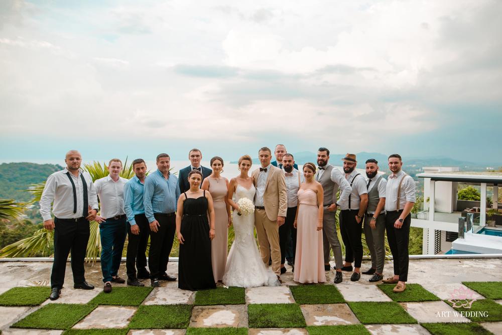 молодожены и гости